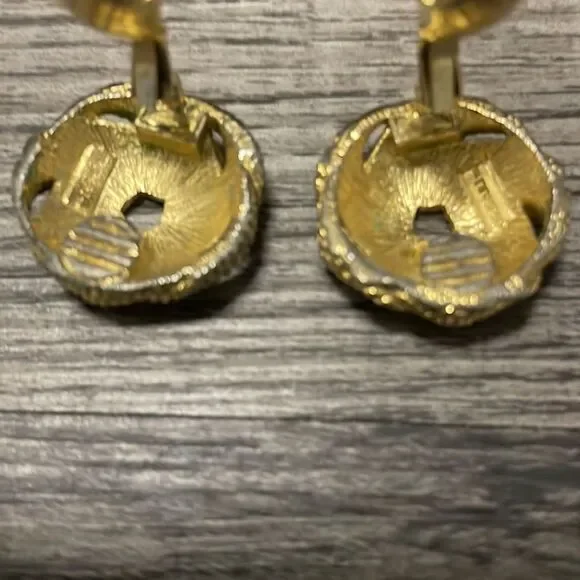 Crown Trifari Gold clip on Earrings/Crown Trifari Gold Swirl Earrings - Picture 7 of 8